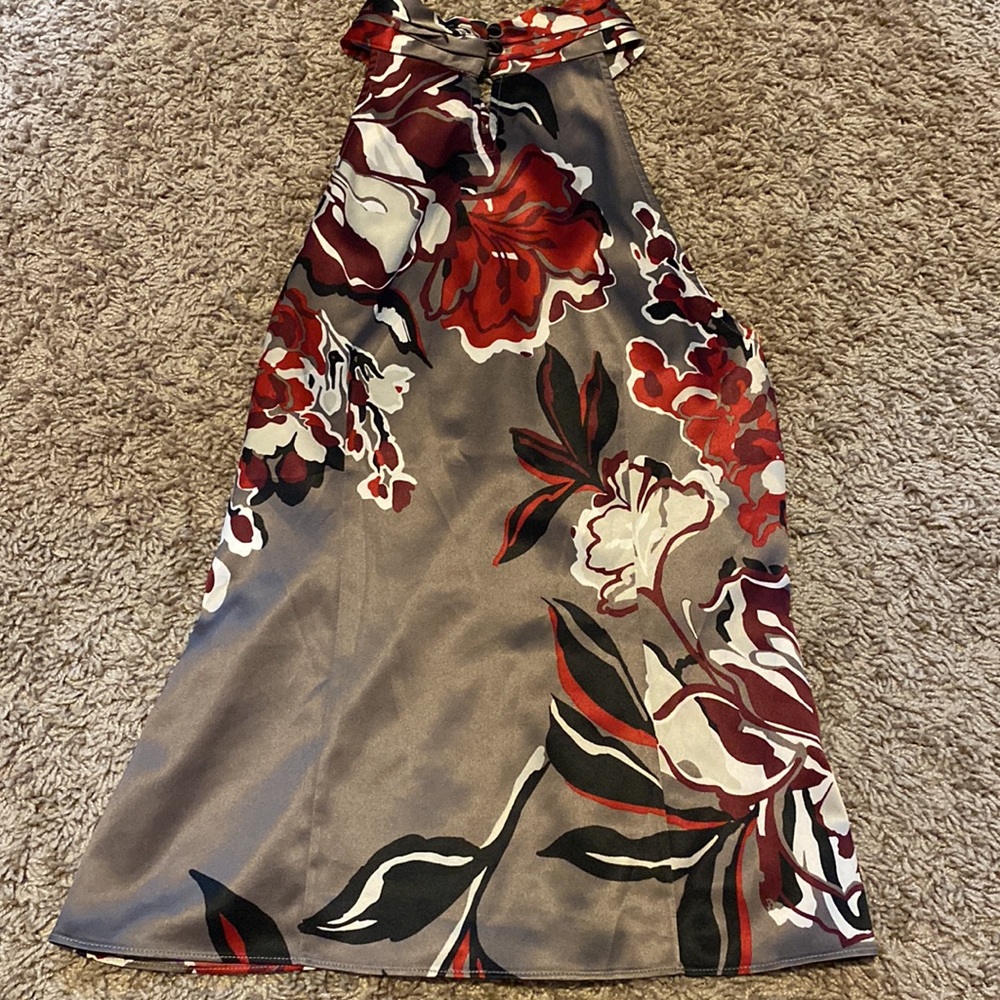 Ann Taylor 0P petite large Flower print halter top in gray. Side zipper - Picture 4 of 8